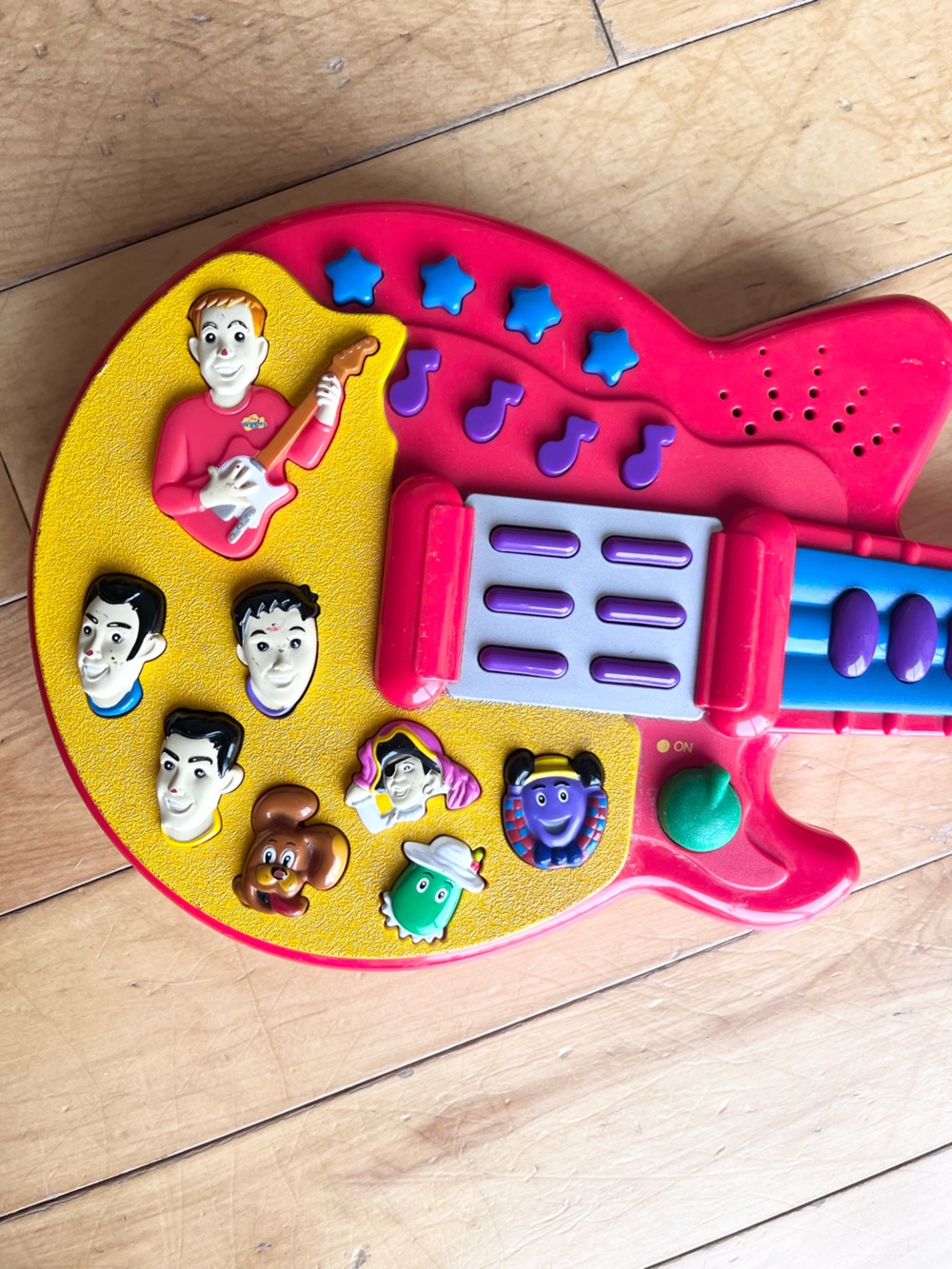 The Wiggles 2003 Y2K PLAY ALONG Musical Red Guitar by Spin Master WORKS - Picture 3 of 7